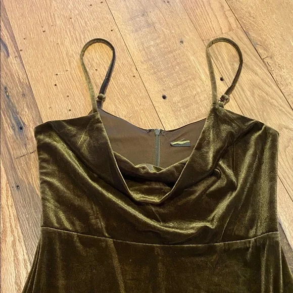 Taylor Velvet Olive Green Spaghetti Strap Side Vents Cowl Drape Front SMALL - Picture 2 of 7